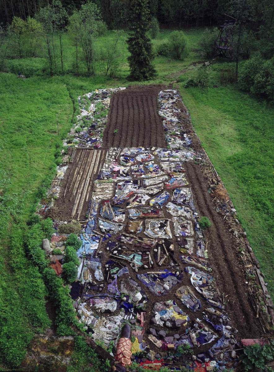 Land art-Earthworm field6